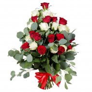 Букет из красных и белых роз на похороны