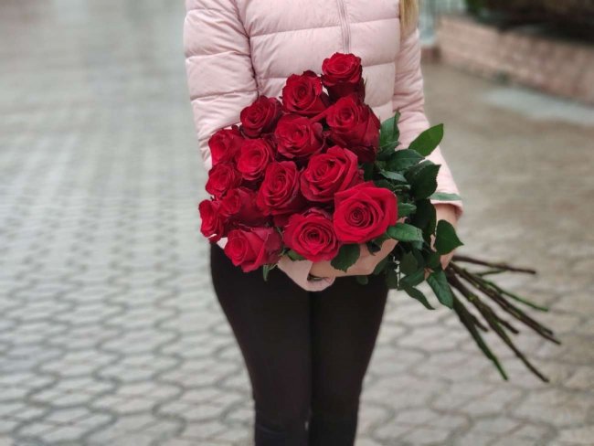 Букет цветов "Из красных роз 80 см под ленту" Букет цветов "Из красных роз 80 см под ленту"